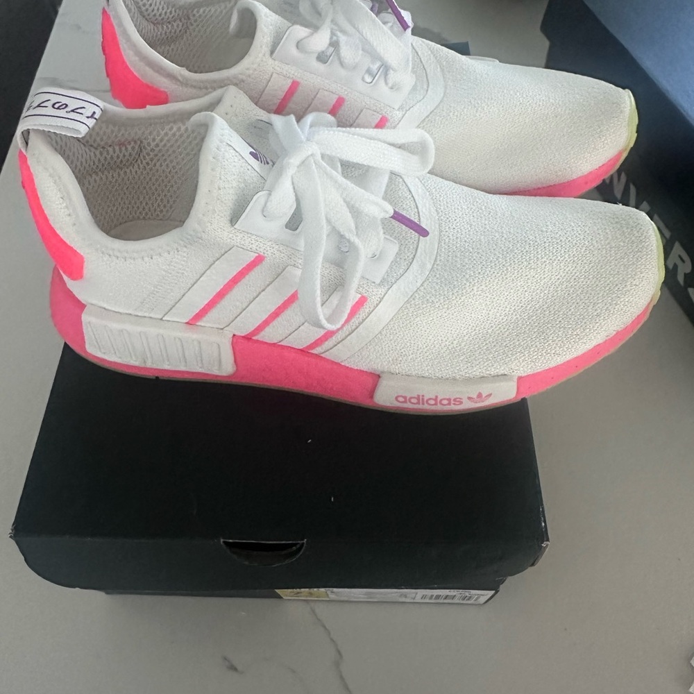 Adidas Sneakers